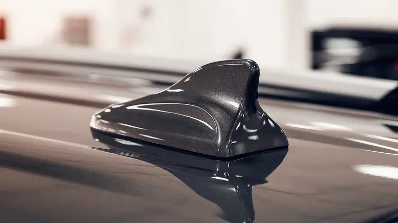 Arabanızın Tavanındaki 'Köpekbalığı Yüzgeci' Ne İşe Yarıyor?